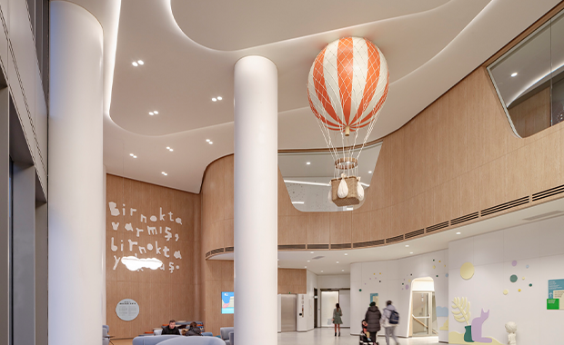 Acibadem Ataşehir’s Children’s Pavilion in Istanbul: Utilizing Positive Distractions for Patient Engagement